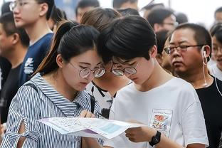 追梦被驱逐后自己情绪激动！库里：我们必须为未来的比赛而努力